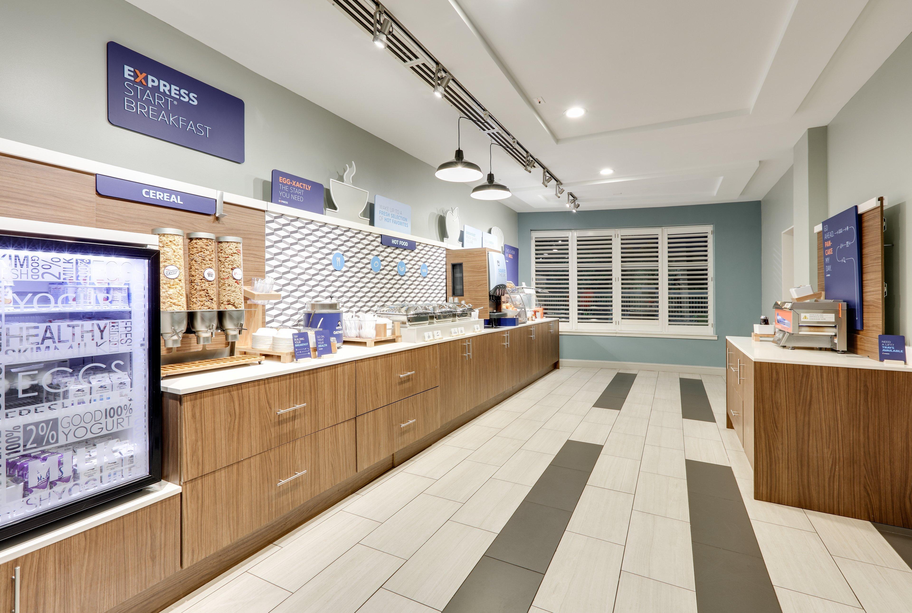 Holiday Inn Express Hotel & Suites Dublin By Ihg Exterior photo