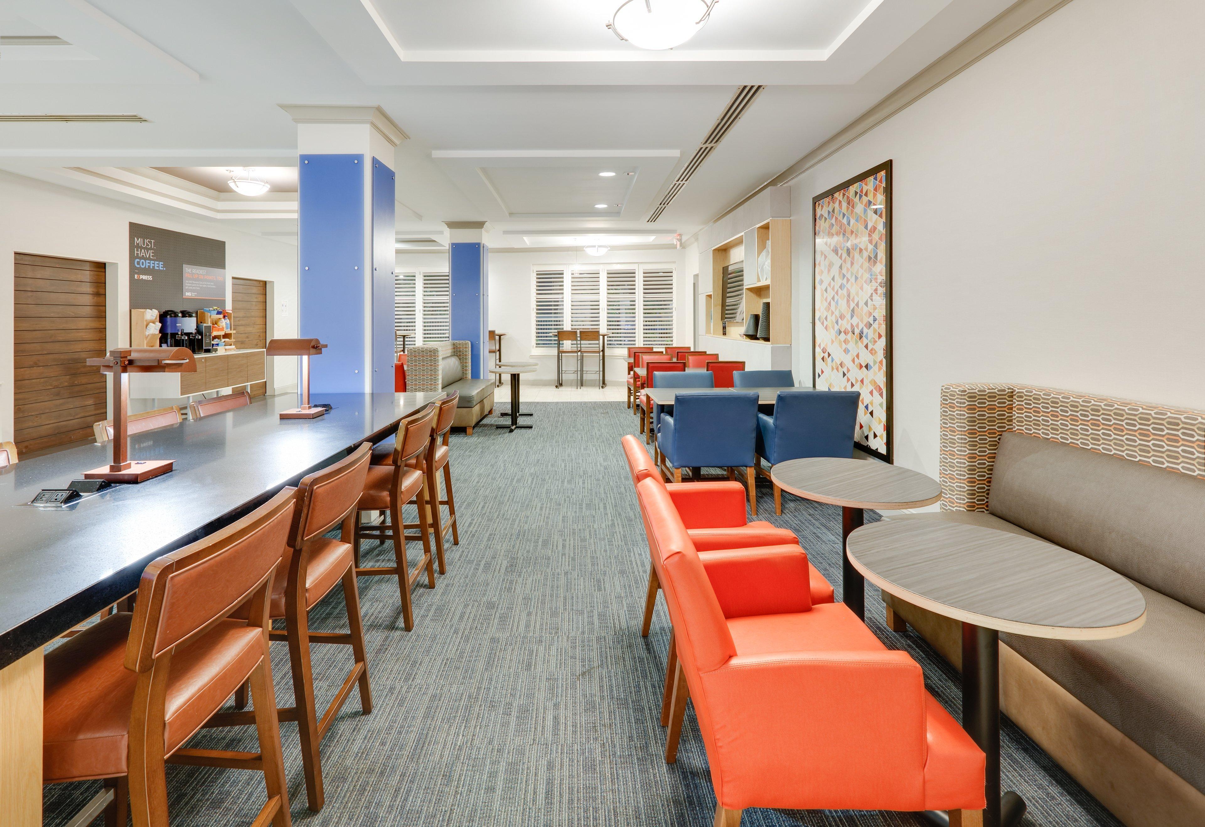 Holiday Inn Express Hotel & Suites Dublin By Ihg Exterior photo