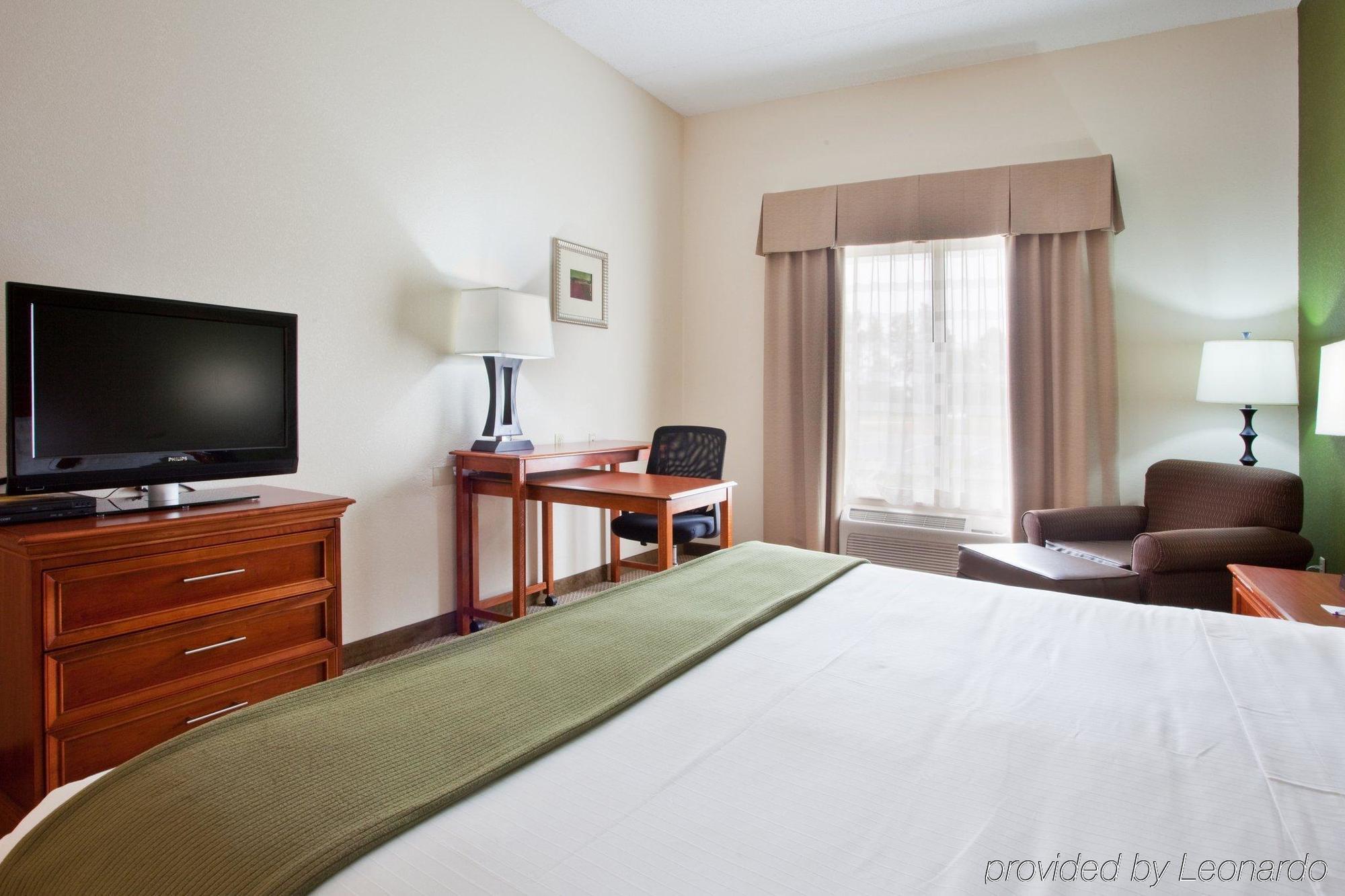 Holiday Inn Express Hotel & Suites Dublin By Ihg Room photo