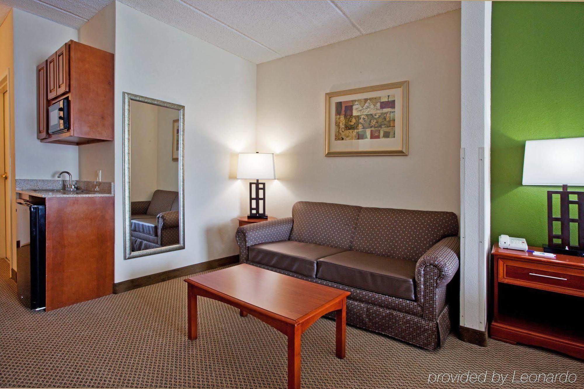 Holiday Inn Express Hotel & Suites Dublin By Ihg Room photo