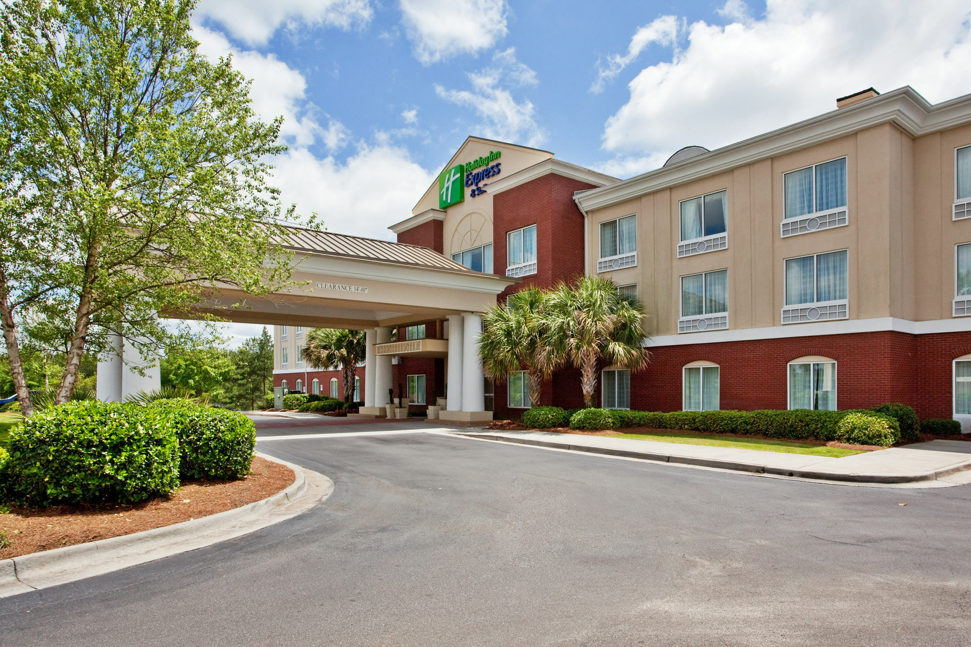 Holiday Inn Express Hotel & Suites Dublin By Ihg Exterior photo