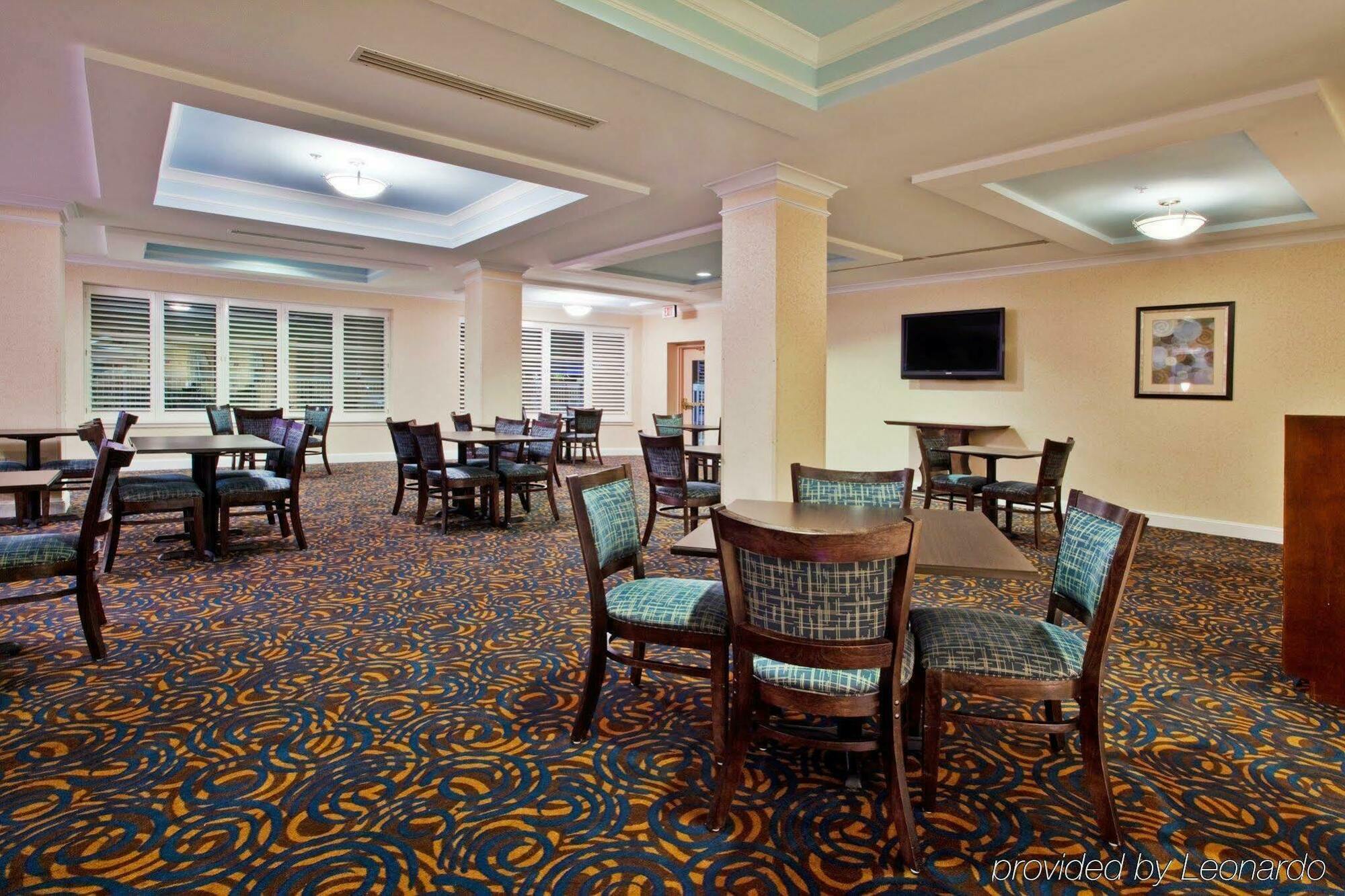 Holiday Inn Express Hotel & Suites Dublin By Ihg Exterior photo